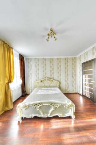 Апартаменты Apartment - Bandery Street Трускавец Апартаменты с видом на горы-20